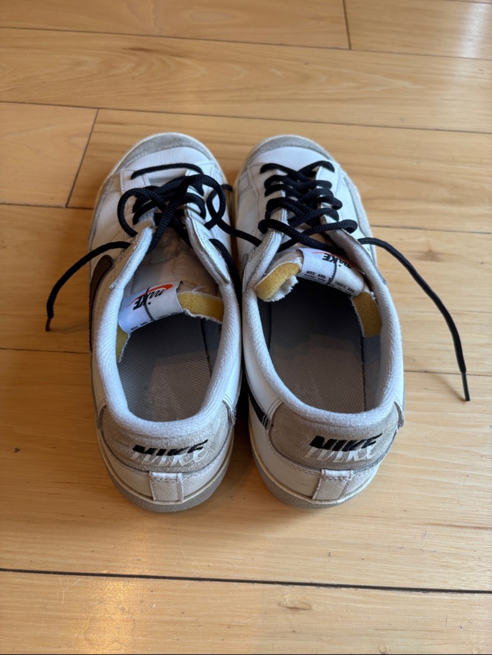 Nike White and Black Low-Top Sneakers - Picture 3 of 6